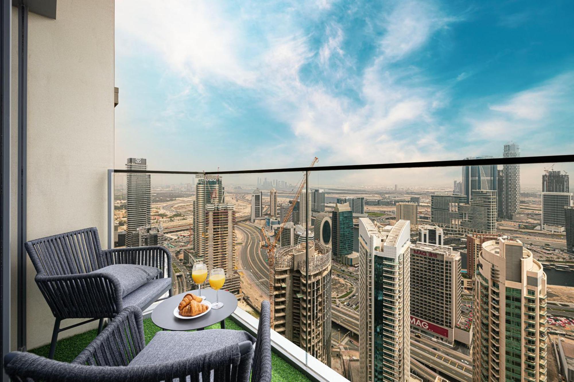 Smartstay At Burj Royale - Full Burj Khalifa View - Brand New Luxury Apartments 迪拜 外观 照片